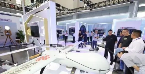 外形酷似UFO的全球首款载人飞碟；时速可达每小时300公里