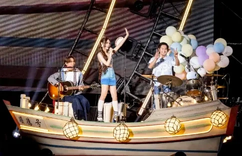 新一代天团告五人9月7日携全新升级版《宇宙超有趣》大型户外巡演登陆上海虹口足球场开唱