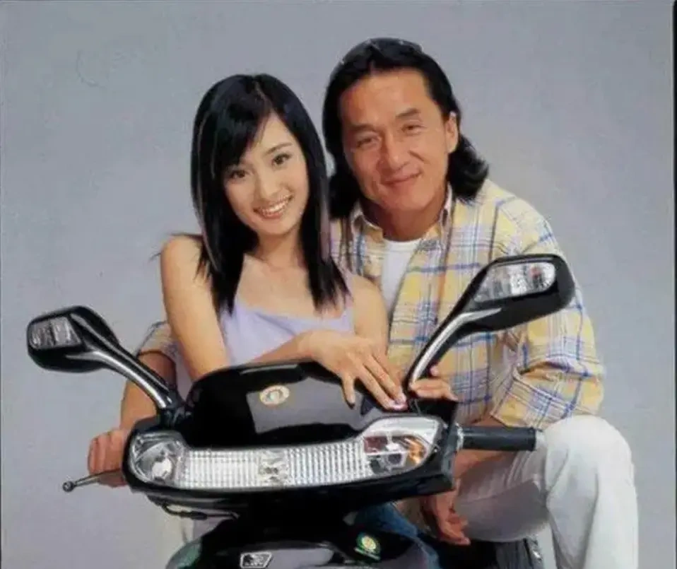 历史的碎片，记录着他们青涩的岁月
