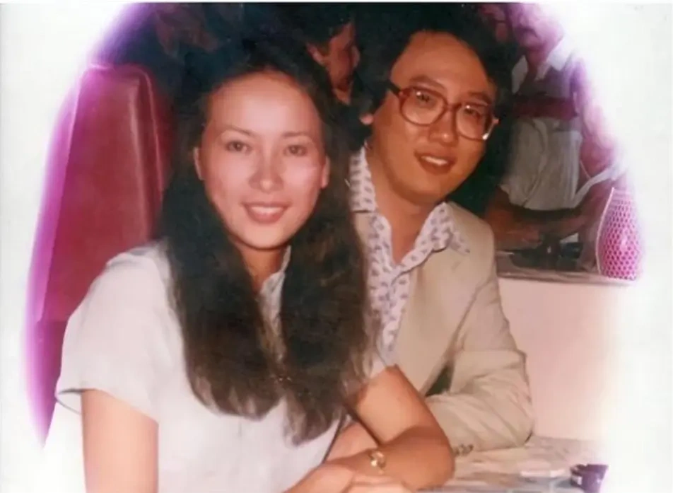 父亲浦东第一地主，母亲是影后