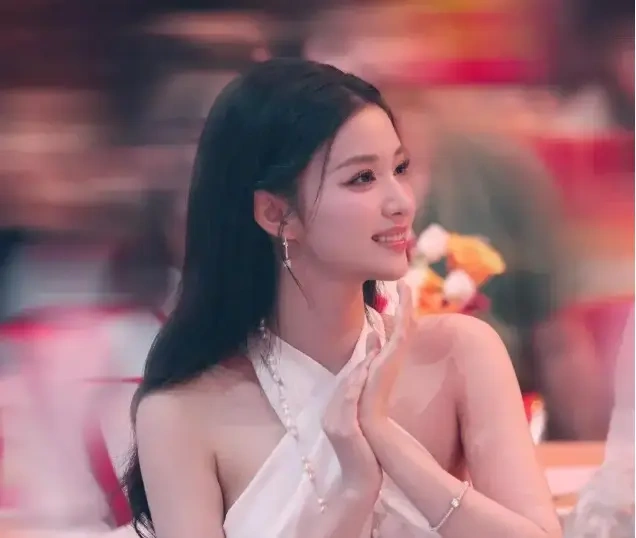 太美了！央视中秋晚会王楚然造型