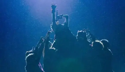 周深的第二张专辑《反深代词》，终于以12首曲目完整模样和大家见面了