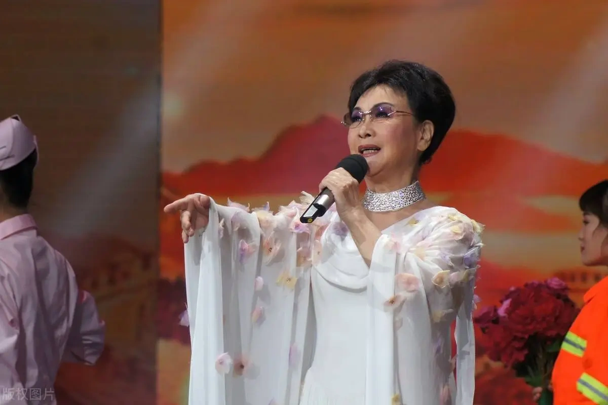 80岁李谷一身体亮红灯？