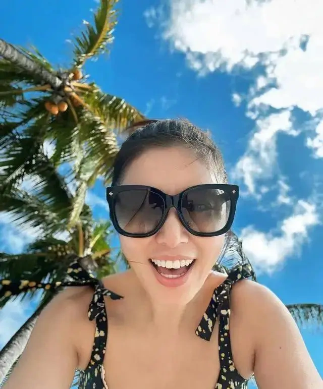 林心如晒泳装照！容颜回春了？