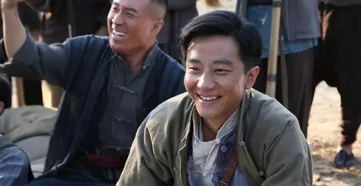 《上甘岭》在开播前几个小时，央视还直接让《新闻联播》给这部剧打了广告