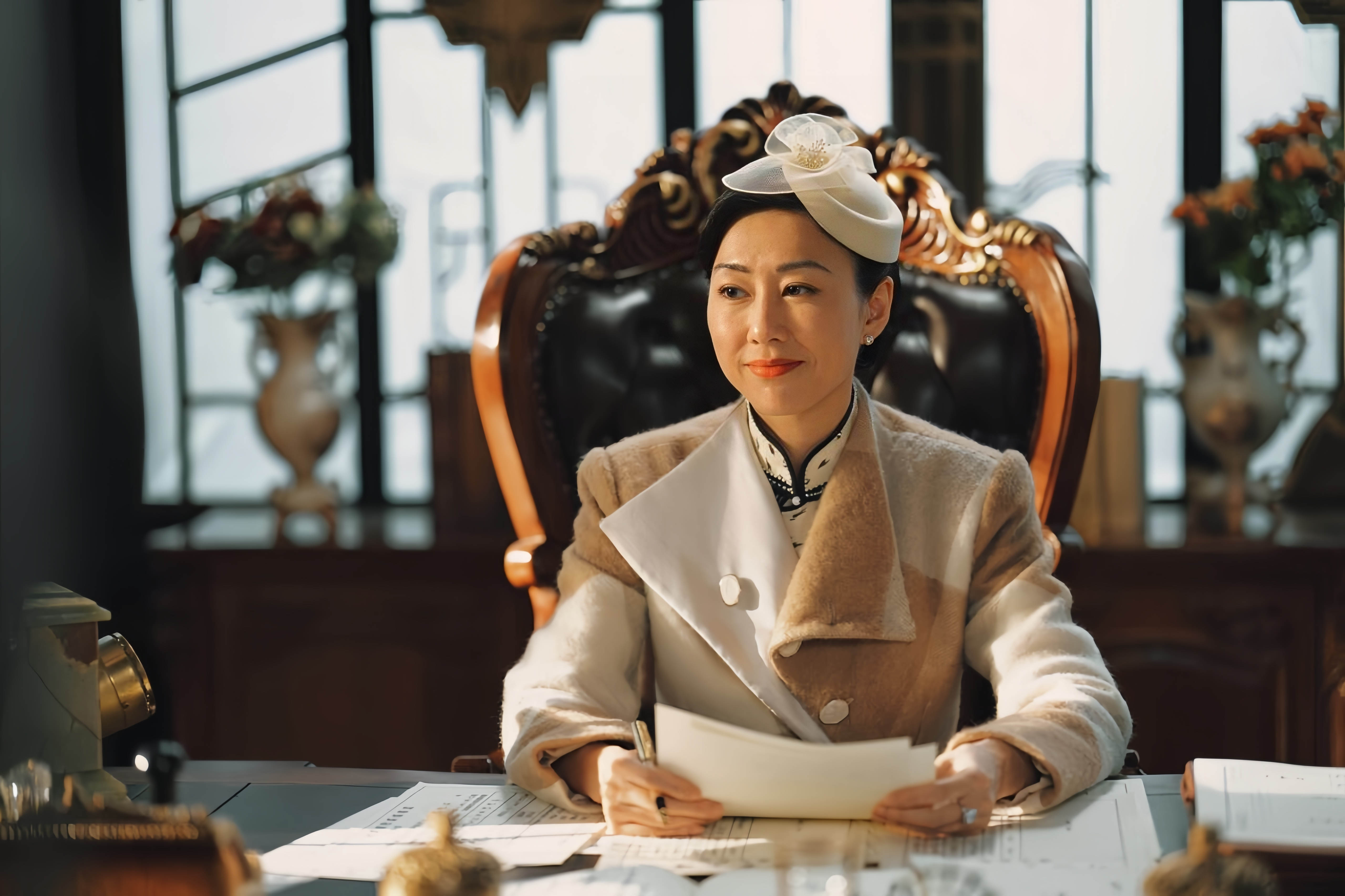 《巾帼枭雄之悬崖》开播，黎耀祥胡定欣主演，雷同繁花，太造作