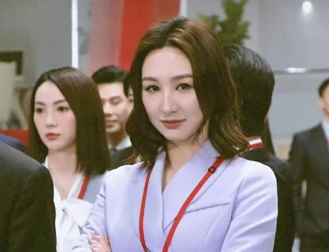 一线花旦高海宁真空上阵险走光，人气高涨通告不断