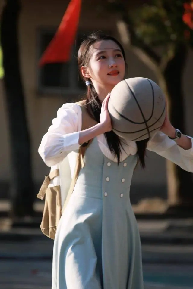 关晓彤演绎的庄筱婷就是天选啊！眼神戏偷感十足，演活少女情怀