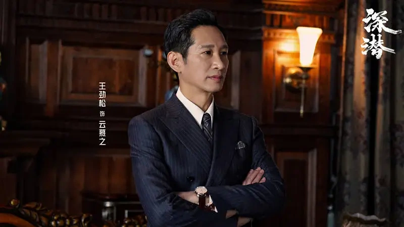 《深潜》央八首播，成毅未展示演技实力派，颖儿面无表情的打斗