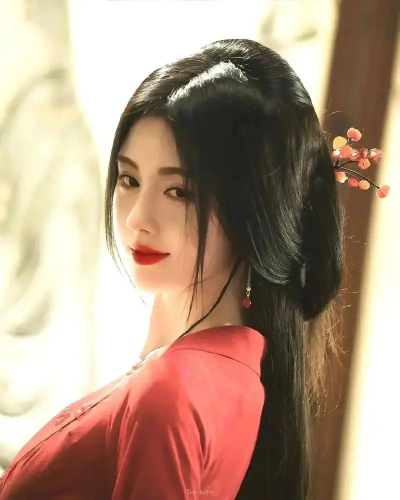 鞠婧祎黑衣面纱美出圈儿！让人一眼难忘沙漠异域之美！