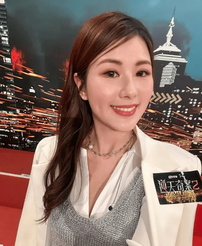 TVB小花赵璧渝携妹拍美胸广告，入围“飞跃进步女艺员”奖项