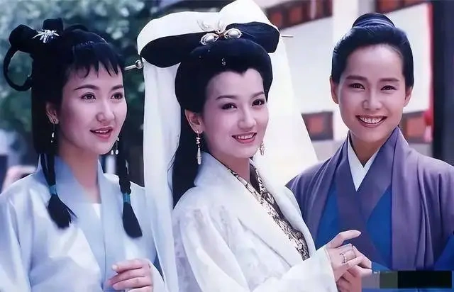“最美小青”与公子合体拍片引回忆，曾被插足婚姻而导致流产