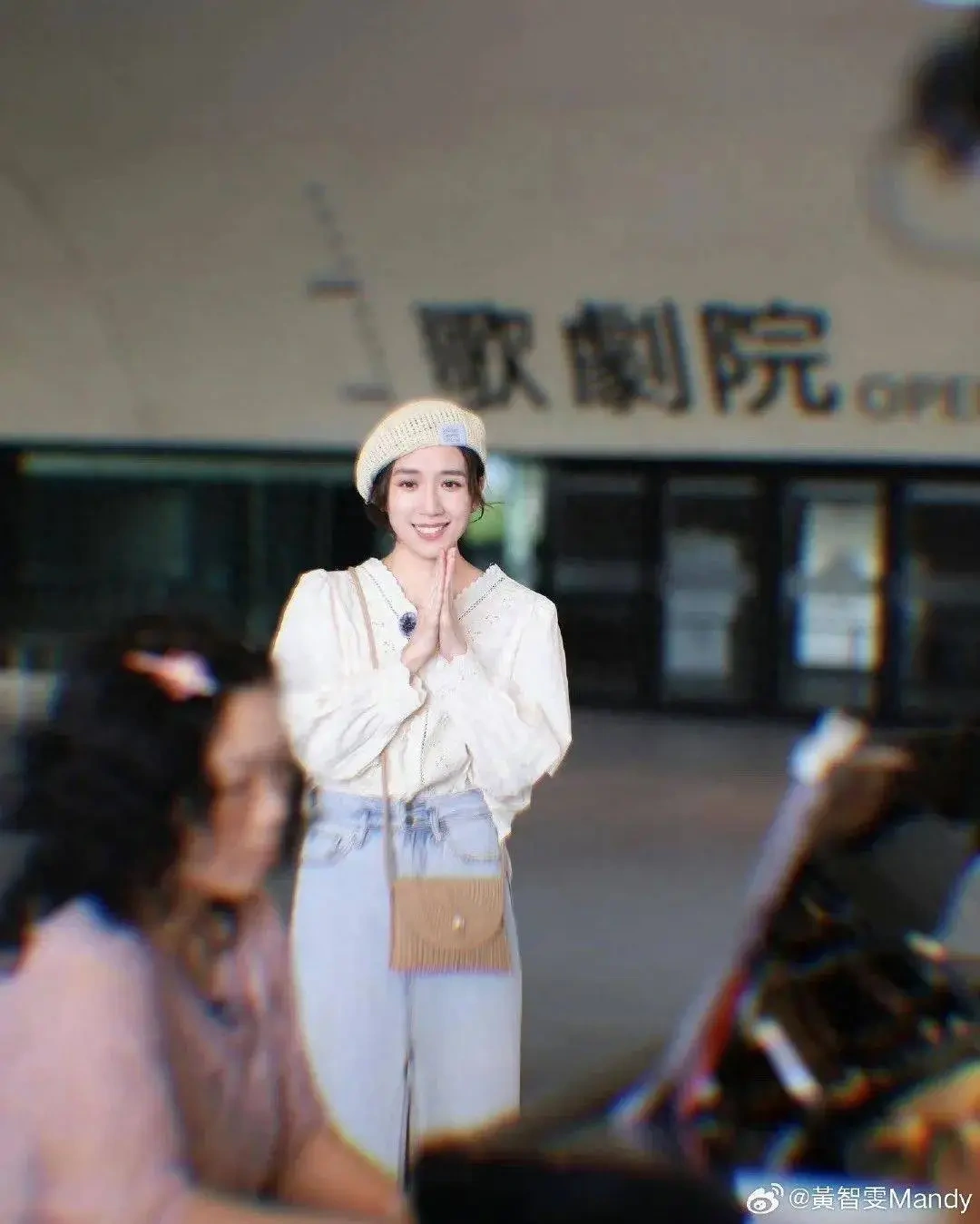 TVB离巢花旦黄智雯晒美照！穿透视裙下半身若隐若现，姿势诱人