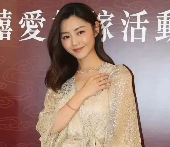 好甜！影后卫诗雅自爆老公很旺她，事业屡传高峰