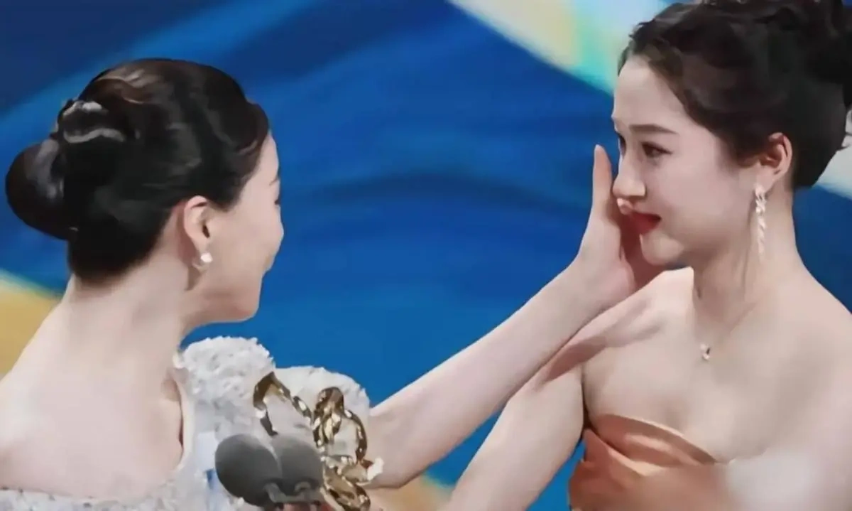 蒋欣关晓彤“彩椒碗联动”