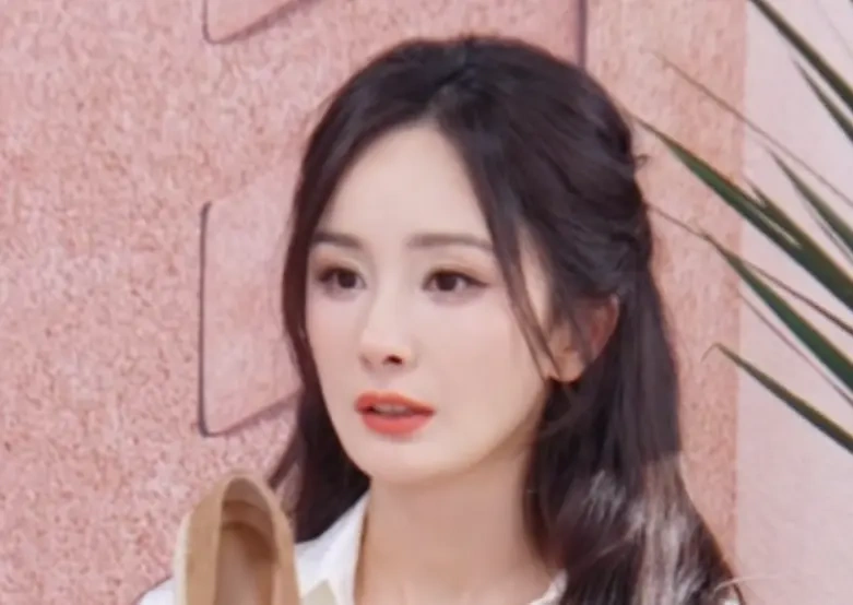 杨幂新活动又走少女路线，生图状态引发热议