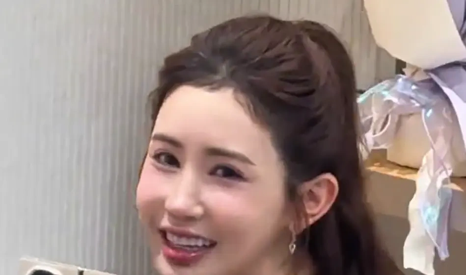 李多海近照曝光惊呆网友！41岁被嘲“换头”，本人回应：考虑生娃，老公天天催