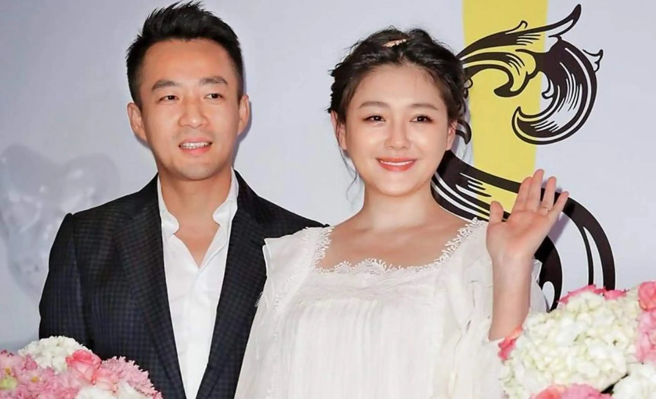 律师大战升级！汪小菲律师曝大小S收入，称全靠汪小菲信用卡支撑