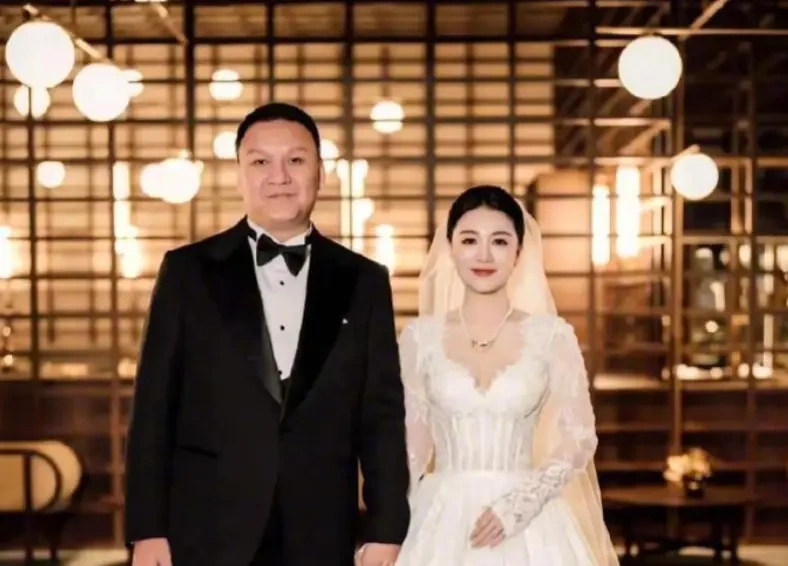 李嘉格直播爆金句：离婚是为了快乐！她的清醒打了谁的脸？
