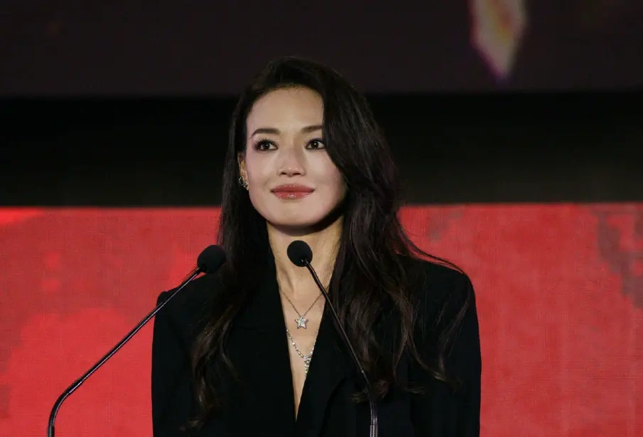 舒淇获釜山电影节最佳导演，打破年龄枷锁，用行动诠释女性事业新可能