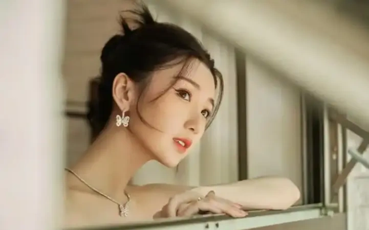 被陈翔“劈腿”毛晓彤，如今是自己的大女主
