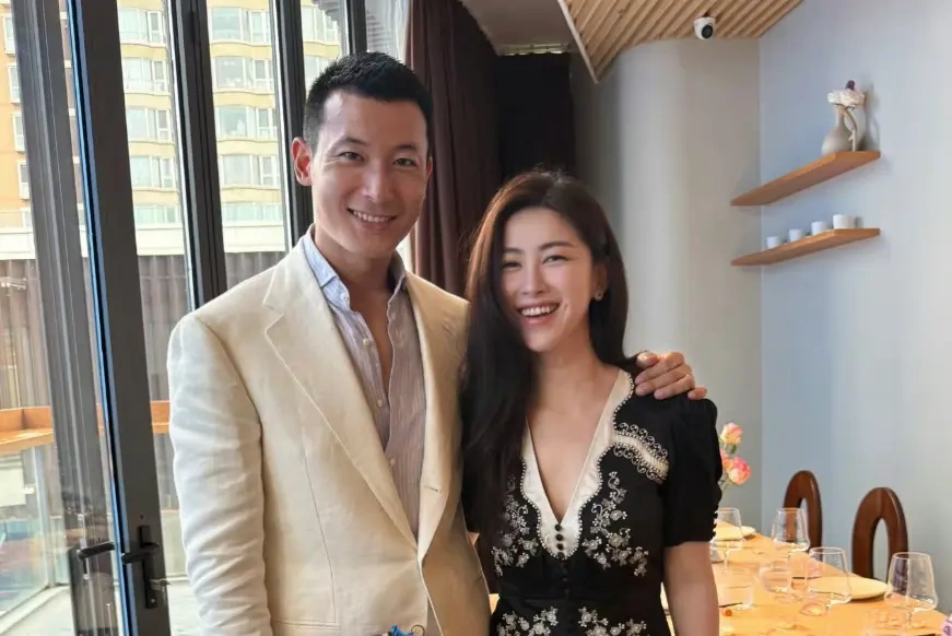 朱珠活动现场“推开”丈夫引热议:3秒视频背后,是现代婚姻的真实模样!