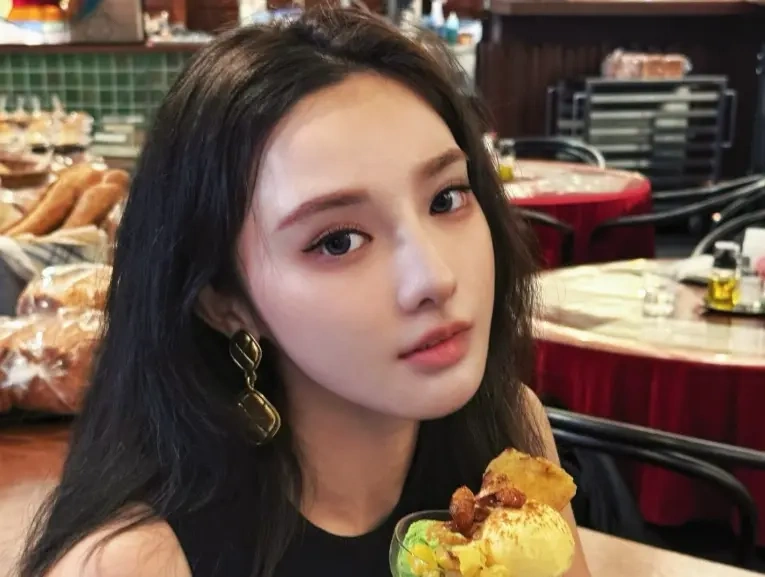 彭小苒一句“对不起我不认同”,七字撕开女性年龄与婚姻的社会枷锁!