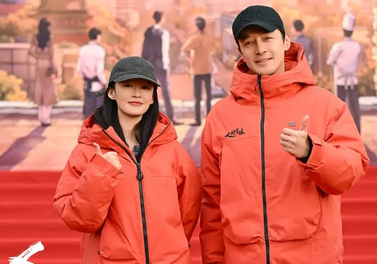 顶配阵容！黄磊执导、胡歌李沁主演《人间有味》开机，聚焦北京百年饭庄故事