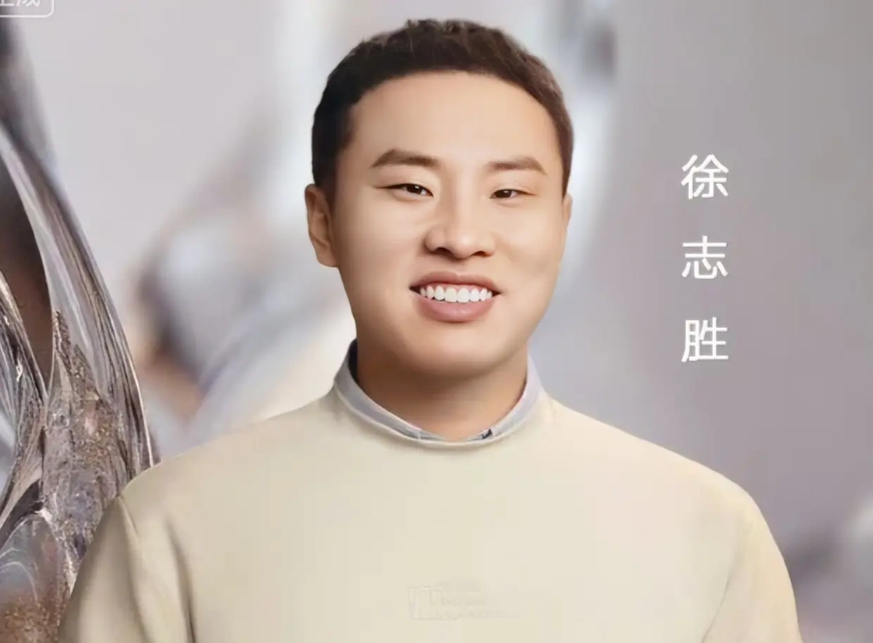 徐志胜450元旧西装走红毯！内娱反卷天花板，真实感太圈粉~