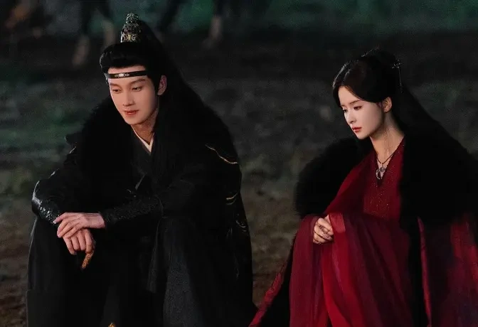 开年玄幻黑马！《女相师》白发女主封神，上线一天热度破7000万~