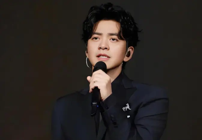 李健全新单曲《人间共鸣》全平台上线，13年后再献春晚独唱治愈年味！