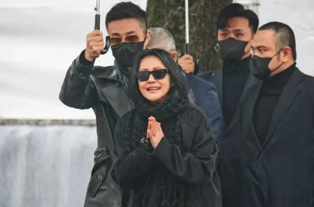 触目惊心！小 S 丈夫许雅钧被曝发大 S 出殡私密照取信粉丝，全网震怒