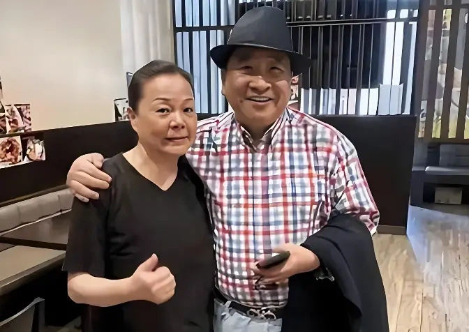 姜昆洛杉矶独自吃拉面，频繁赴美真相：不为移民，只为陪女