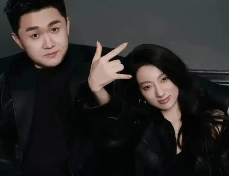 张百乔老婆回应被家暴!简洁辟谣止谣言,外貌误认引乌龙