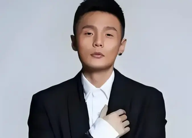 席瑞连发五问硬刚李荣浩，直击版权双标痛点，全网吵翻了!