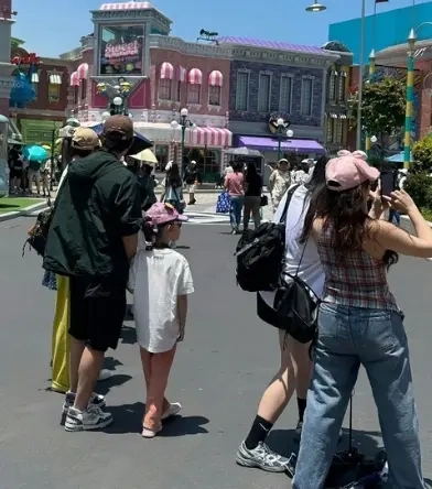 罗晋唐嫣一家三口新加坡度假，婚变传闻彻底平息