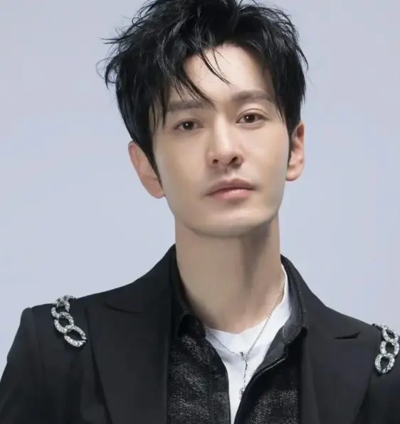 黄晓明晒亲子骑行翻车，涉嫌违法后秒道歉，态度太圈粉