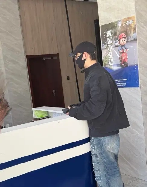 黄晓明亲自认罚，直面错误不推诿，娱乐圈清流