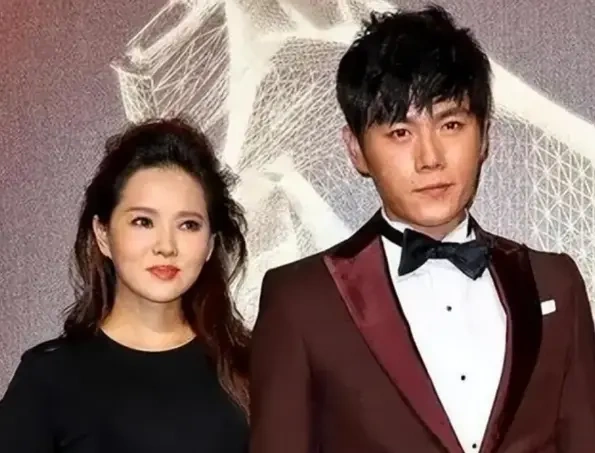58 岁伊能静摊牌了，公开与秦昊结婚真相，庾澄庆沉冤得雪