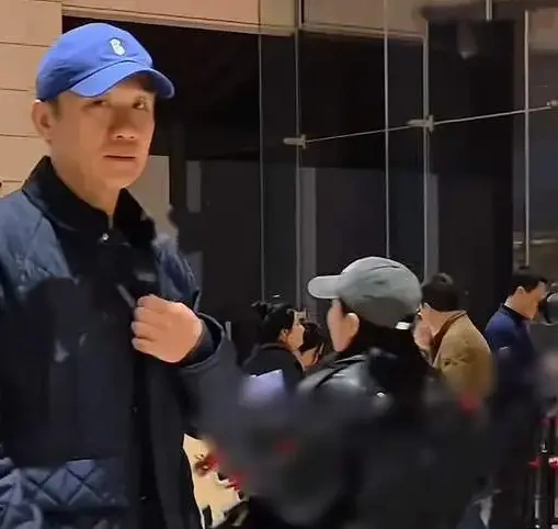 柯蓝黄志忠看话剧约会，15 年不婚，性格反差太明显