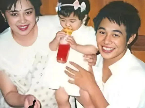 李连杰晒 90 年代旧照，与大女儿同框画面超治愈
