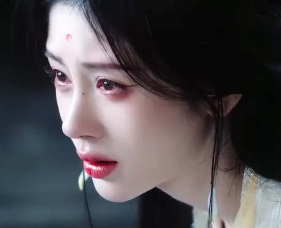 露芜衣为护雾妄言甘愿自伤，《月鳞绮纪》双女主羁绊刷屏全网