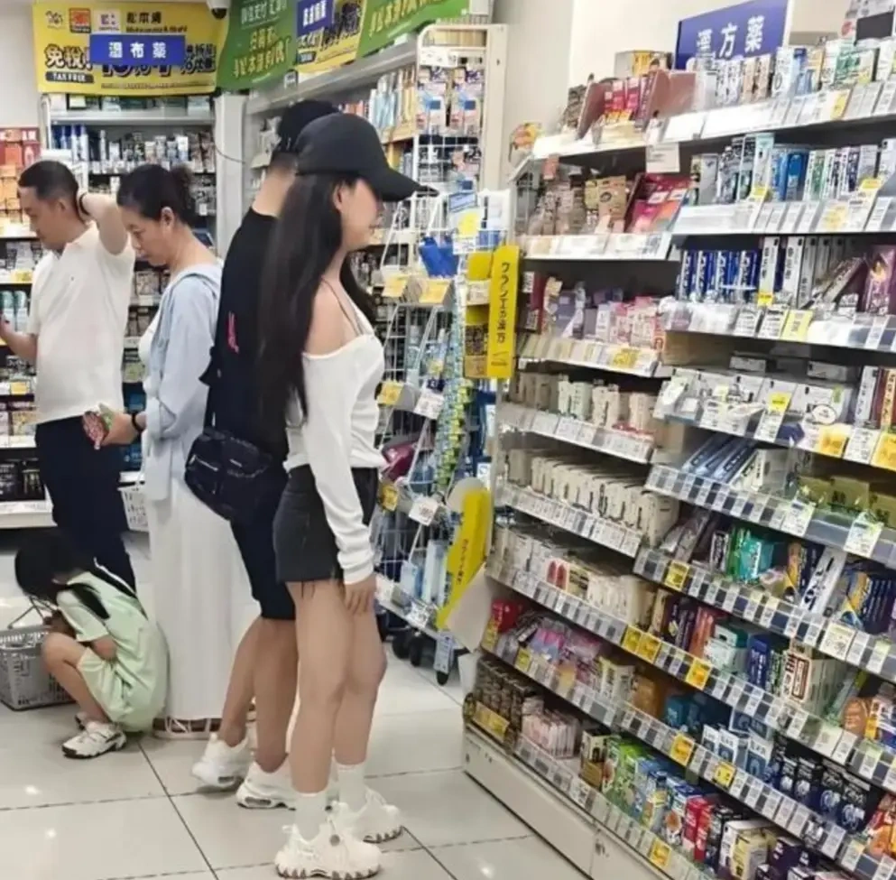 森林北杭州无修生图曝光，法令纹深到抢镜，汪峰审美引热议