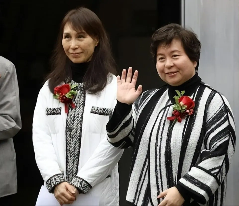 赌王二房何超蕸病逝，60 岁未婚未育，病因成谜