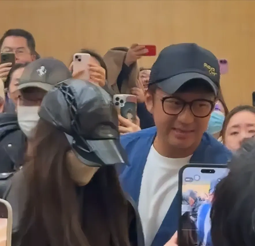 上海同场：邓超发福满脸褶，baby 干瘪，陈赫地位太离谱