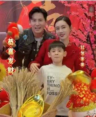 秋瓷炫于晓光结婚 9 周年，于晓光四合院送信表心意