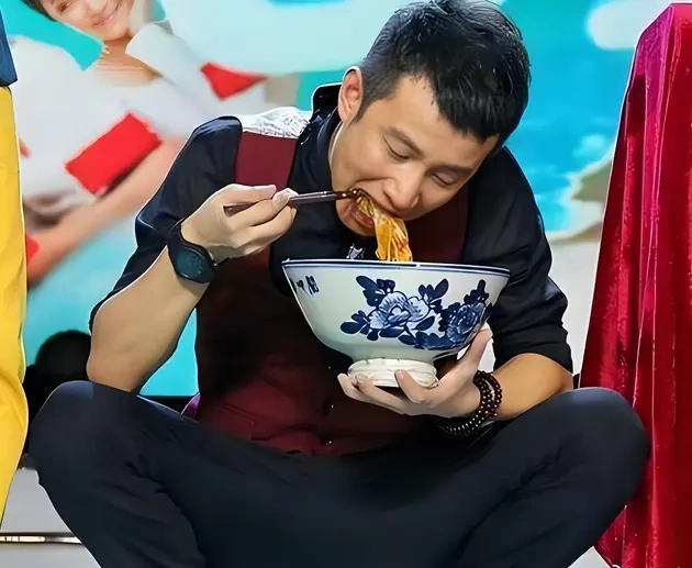 上海面馆排队 5 小时，老板是浪子回头的文章