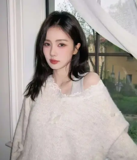 白鹿释出居家随拍 温柔造型尽显甜妹气质
