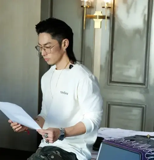 吴建豪跨界当设计师 打造 Project V 黑胶唱机亮相