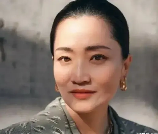 郭柯宇近况流出，离婚 4 年未买房，与 15 岁儿子租房生活